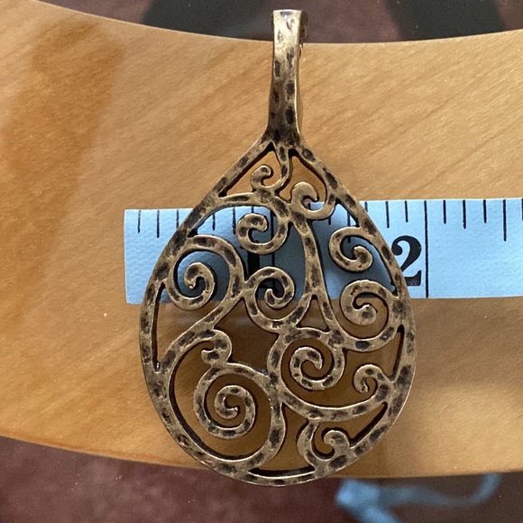 Premier Designs Statement hinged pendant - Picture 9 of 12